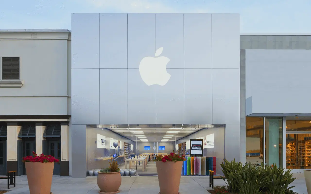 Employees Reveal What it’s Like to Work at Apple