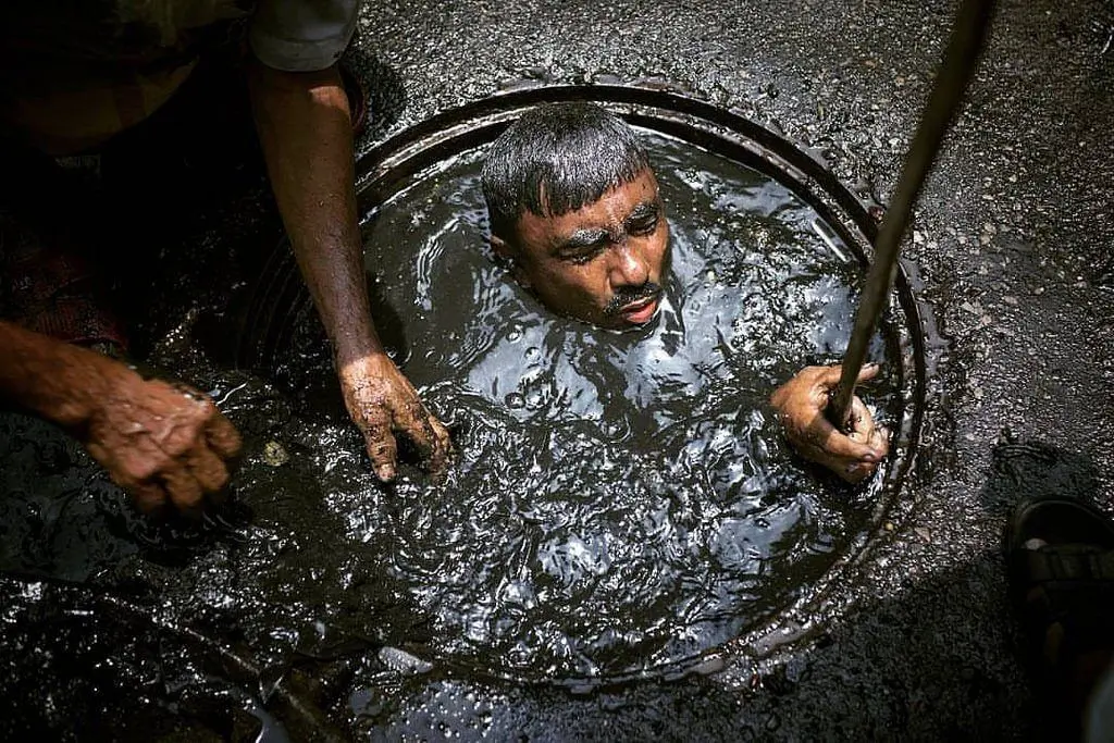 Is This the World's Dirtiest Job? Bangladeshi Sewer Cleaners Dive into Filth for $10 a Day